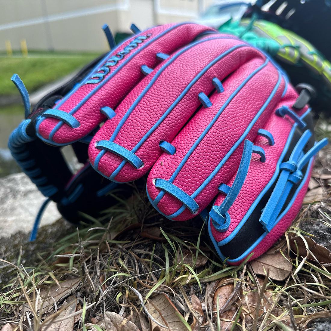 2025 Wilson A1000 13.5" Slowpitch Softball Glove: WBW103611135 - Image 4