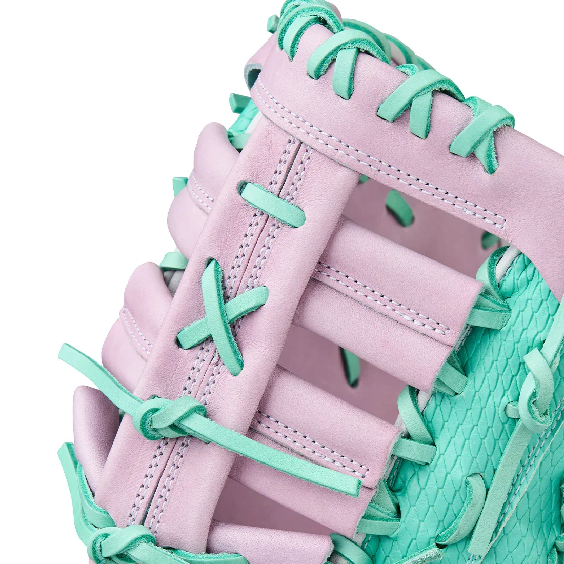 Wilson A2000 1620FPSS 12.5" Winter Collection Fastpitch First Base Mitt: WBW103949125 - Image 7