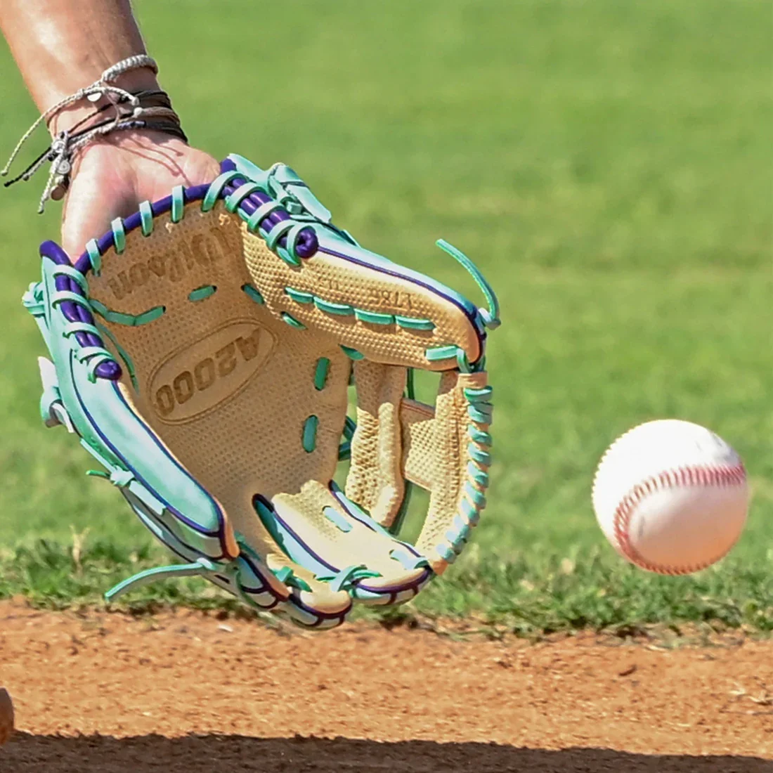 Wilson A2000 1786 Spin Control 11.5" Winter Collection Baseball Glove: WBW103937115 - Image 3