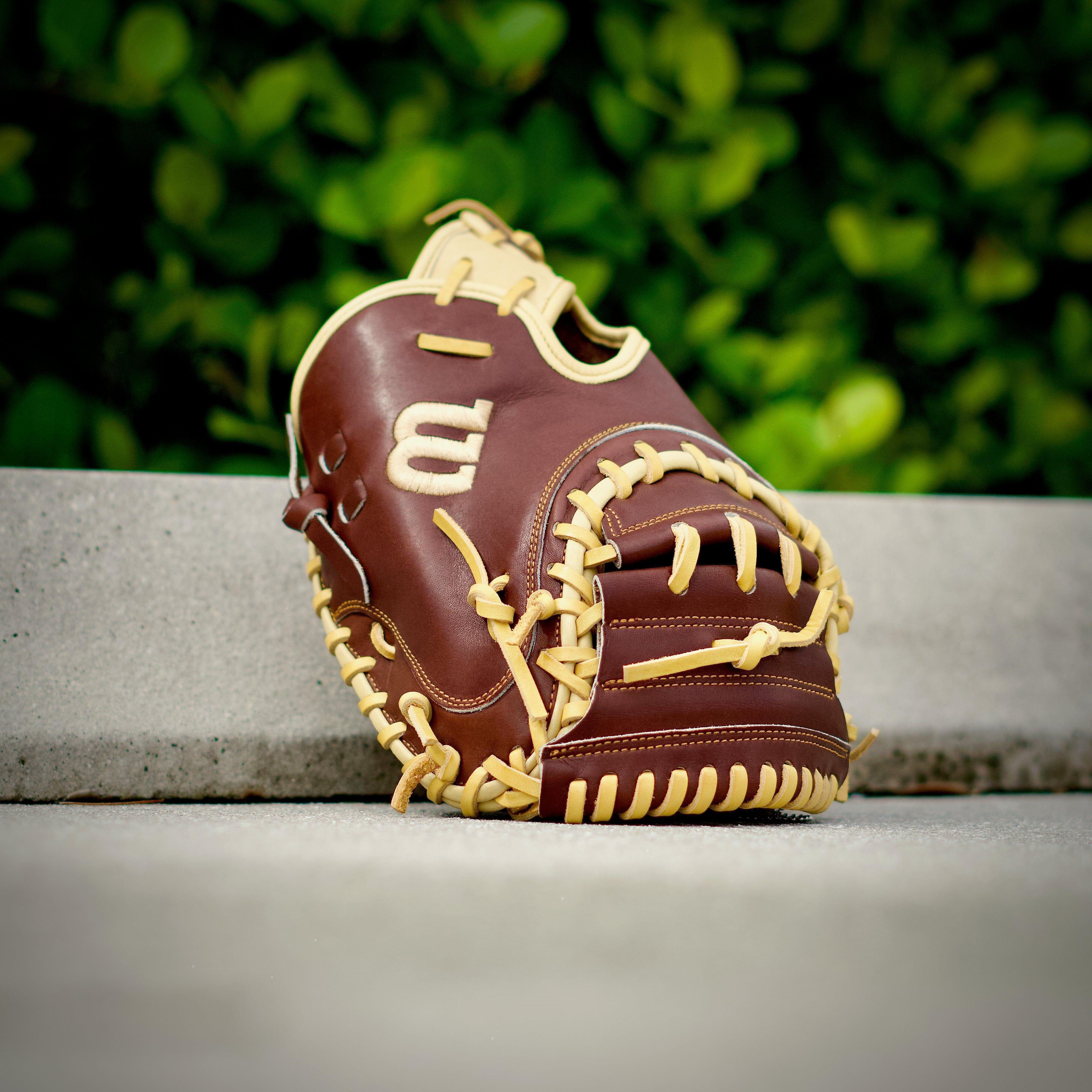 Wilson A2000 CM33 "Ole' Hickory" 33" Baseball Catcher's Mitt: Dark Brown and Blonde - Image 2
