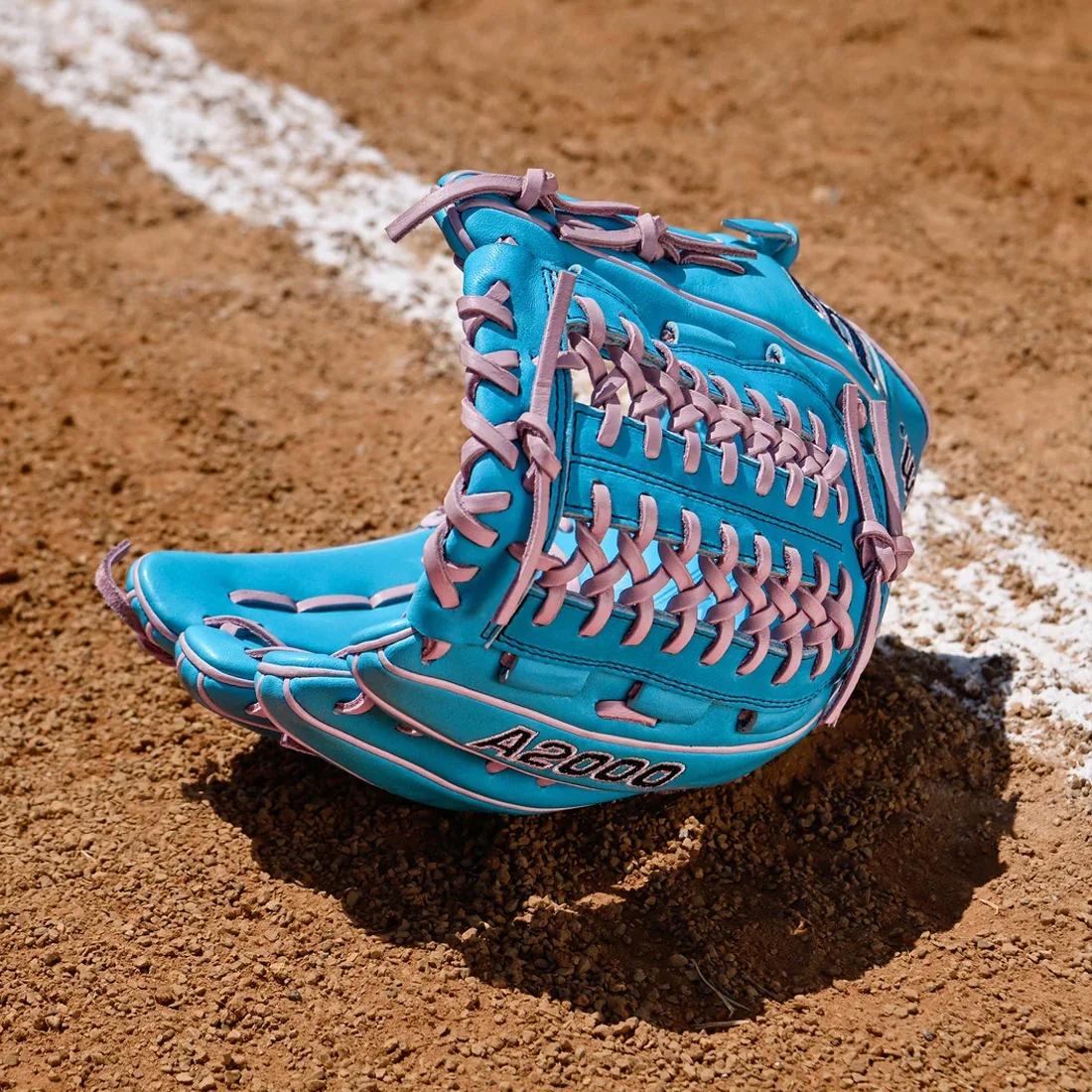 Wilson A2000 D25 12.25" Winter Collection Pitcher’s Glove: WBW1039381225 - Image 3