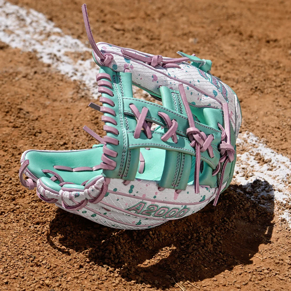 Wilson A2000 FP75SS 11.75" Winter Collection Fastpitch Softball Glove: WBW1039451175 - Image 2